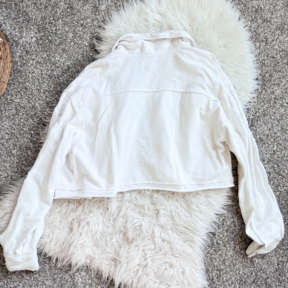We the Free | Oversized White Cotton Saturday Cropped Shacket - Picture 5 of 10